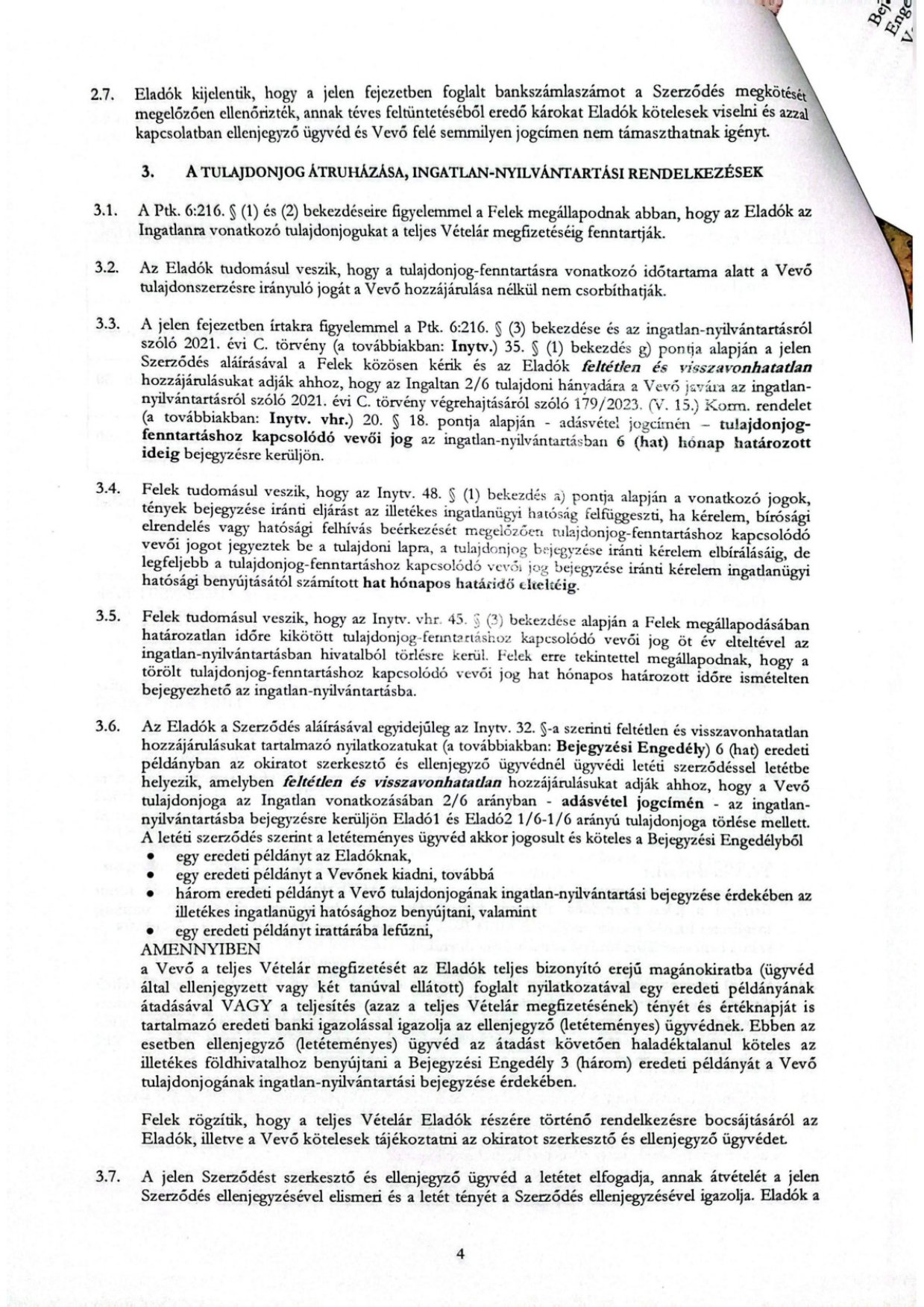 A tulajdonjog-fenntartást és a földhivatali eljárást szabályozó anonimizált szerződésoldal.